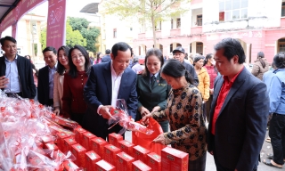 Hơn 840 triệu đồng hỗ trợ người có hoàn cảnh khó khăn tại chương trình Chợ Tết Nhân ái